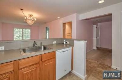 189 Forest Ave #407, Paramus, NJ 07652