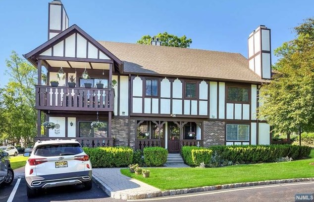 3612 Whittier Ct, Mahwah, NJ 07430
