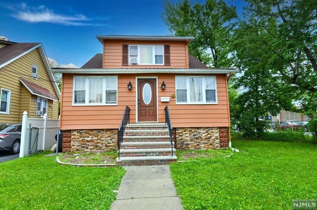 18 Florence St, Englewood, NJ 07631