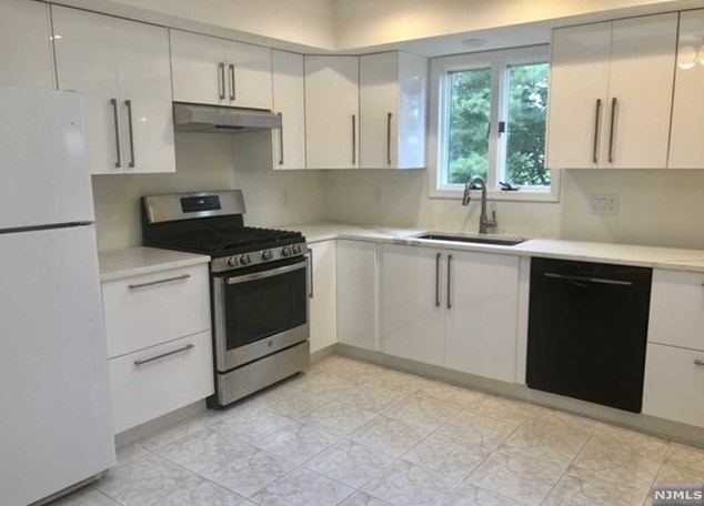 35 Newcomb Rd #2, Tenafly, NJ 07670