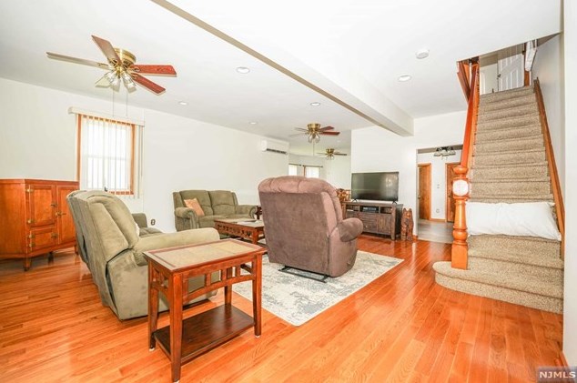 250 Oriental Pl, Lyndhurst, NJ 07071-1703