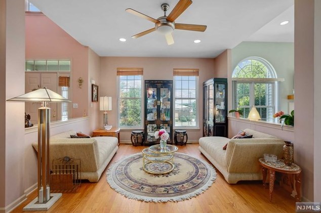 22 Winding Way, West Paterson, NJ 07424