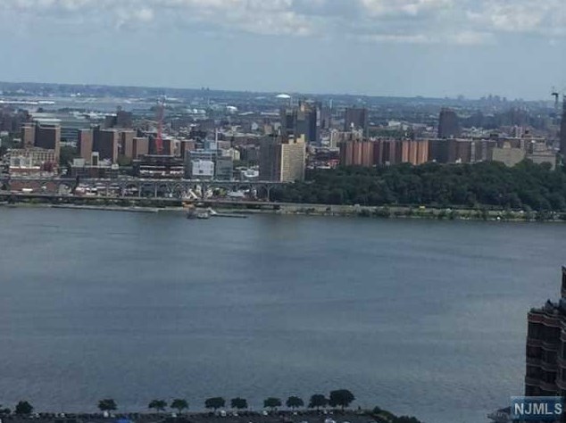 300 Winston Dr #2015, Cliffside Park, NJ 07010