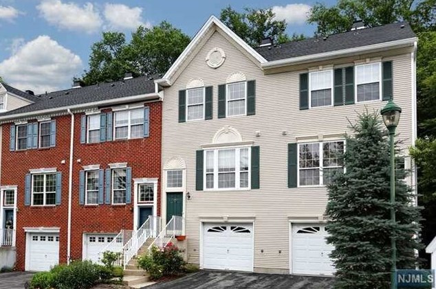 1183 Chedworth Cir, Mahwah, NJ 07430