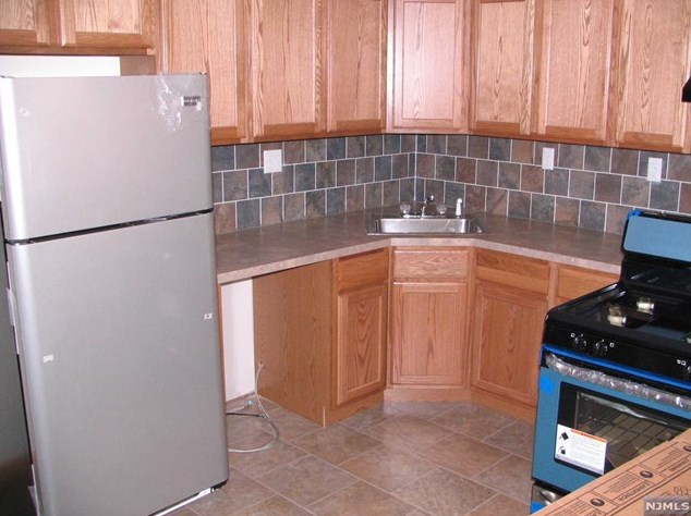 564-566 Center St #1, Carlstadt, NJ 07072