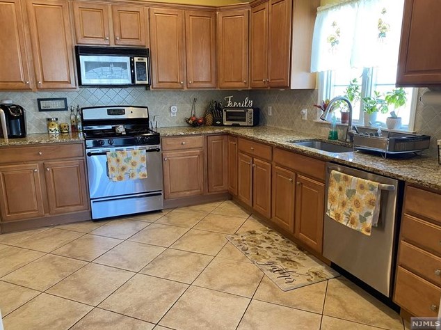 738 Garden St #2, Carlstadt, NJ 07072