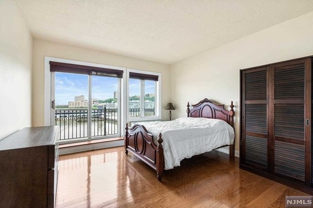 6213 City Pl, Edgewater NJ  07020-3175 exterior