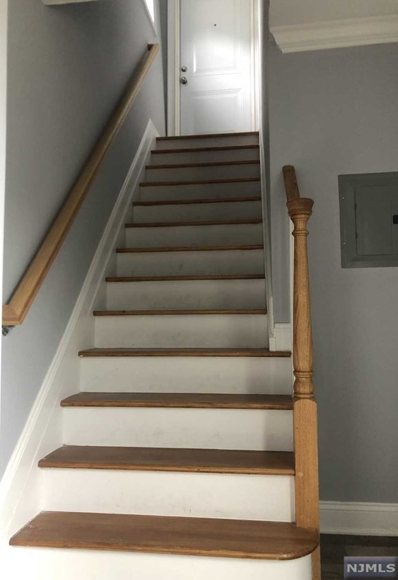 27 New St #2, Montclair, NJ 07042