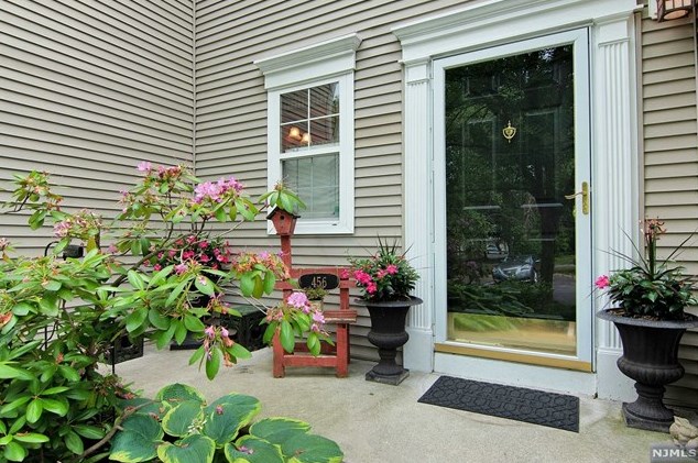 456 Lost River Ct, Mahwah, NJ 07430