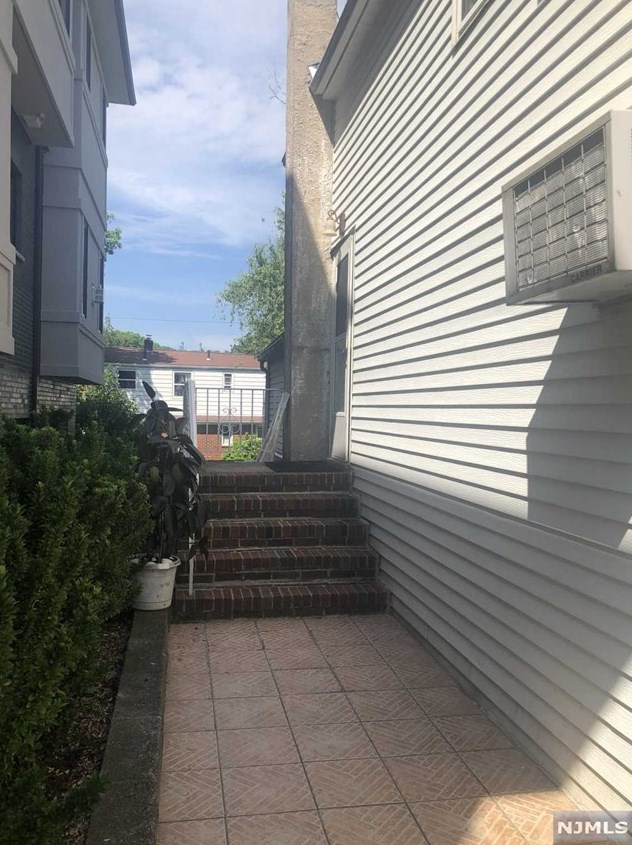 363 Lincoln Ave #2, West Fort Lee, NJ 07024