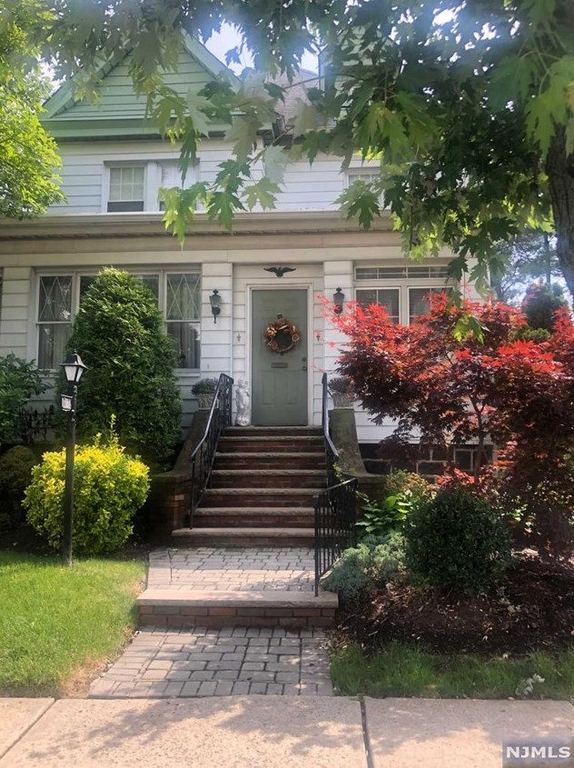60 Grant Ave, Cliffside Park, NJ 07010-3107