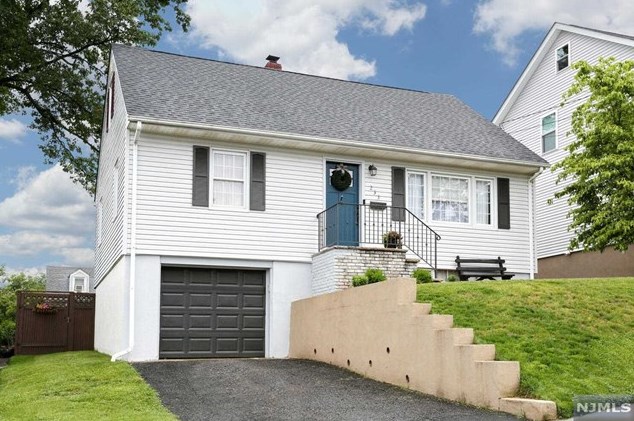 233 Marlboro Rd, Wood-Ridge, NJ 07075