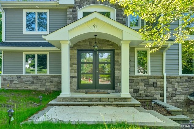 91 Monhegan Ave, Oakland, NJ 07436