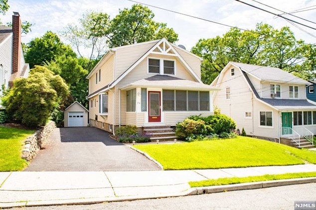 74 Payne Ave, Midland Pk, NJ 07432-1630