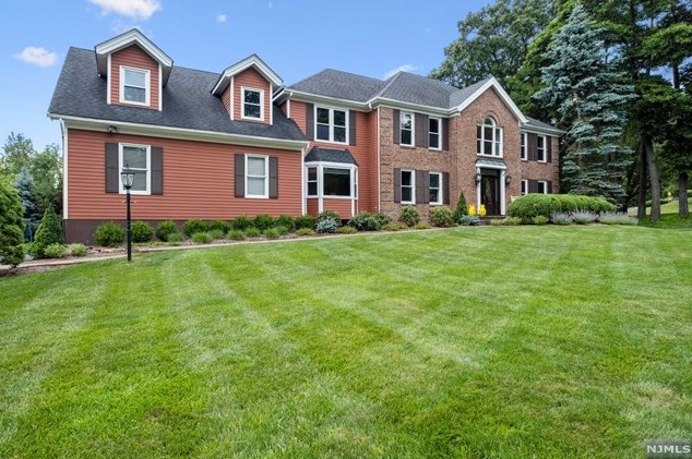 18 Stonybrook Dr, West Caldwell, NJ 07006-4025