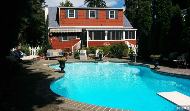 16 Nokomis Ave, Oakland, NJ 07436