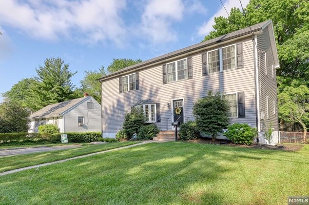 1102 Boulevard, N Milford, NJ 07646