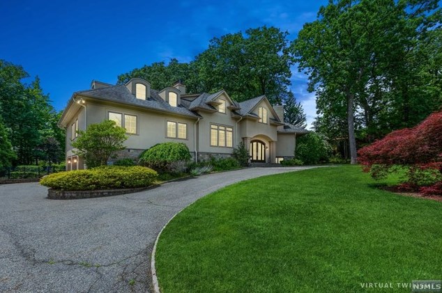 100 Essex Dr, Tenafly, NJ 07670-2300