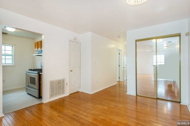 489 Jelliff Ave, Newark, NJ 07112