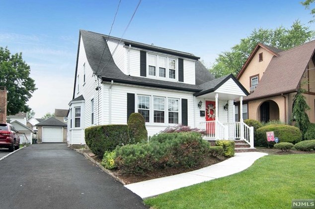 340 Cleveland Ave, Hasbrouck Heights, NJ 07604
