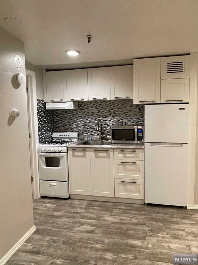 900 River Rd #ll Rear, Edgewater, NJ 07020