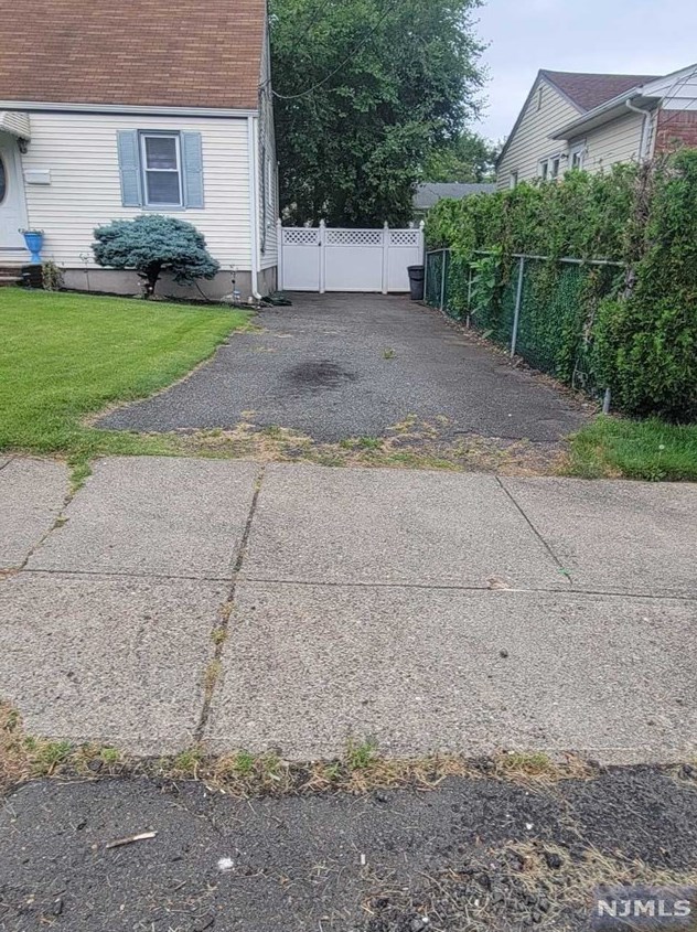 306 Maitland Ave, Paterson NJ  07502-1338 exterior