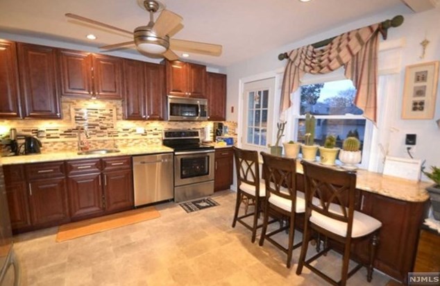 30 Poplar St, Cresskill, NJ 07626