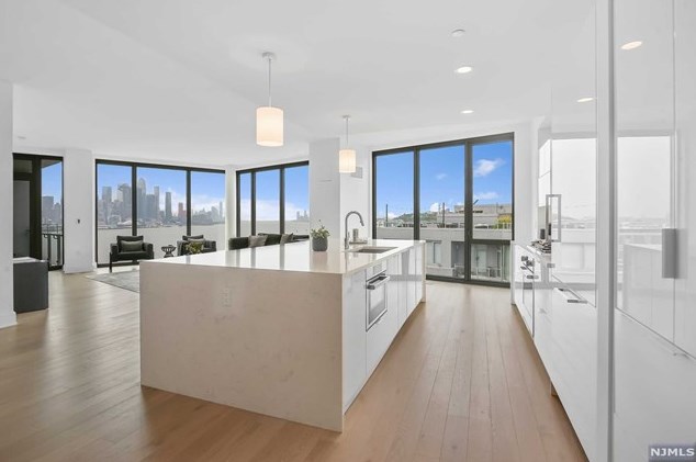 9 Ave At Port Imperial #ph9, West New York, NJ 07093