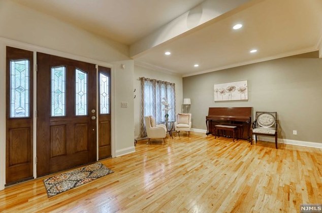 233 Lincoln St, Berkeley Heights, NJ 07922-1160