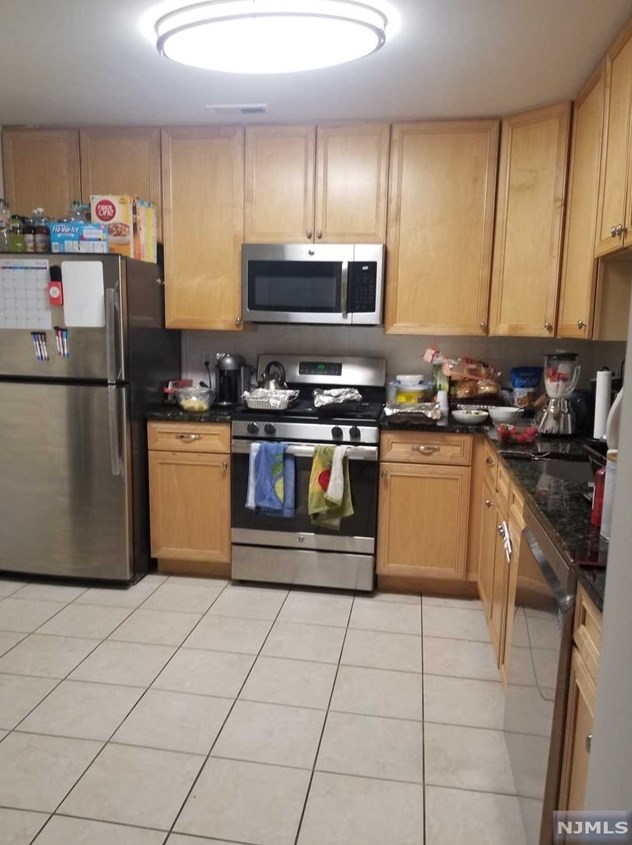 10 Regency Cir, Englewood NJ  07631-5045 exterior