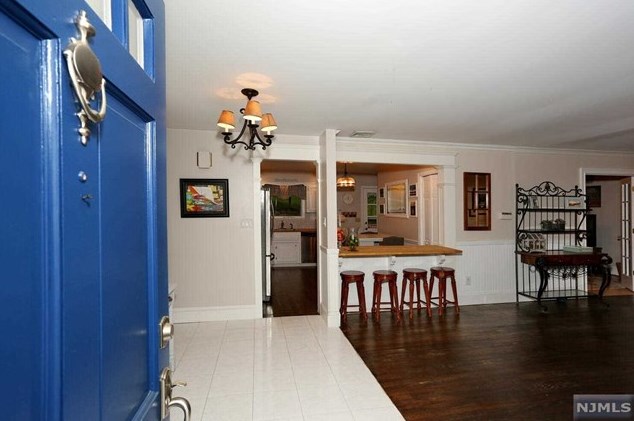 250 Forest Glen Ave, Franklin Lakes, NJ 07417