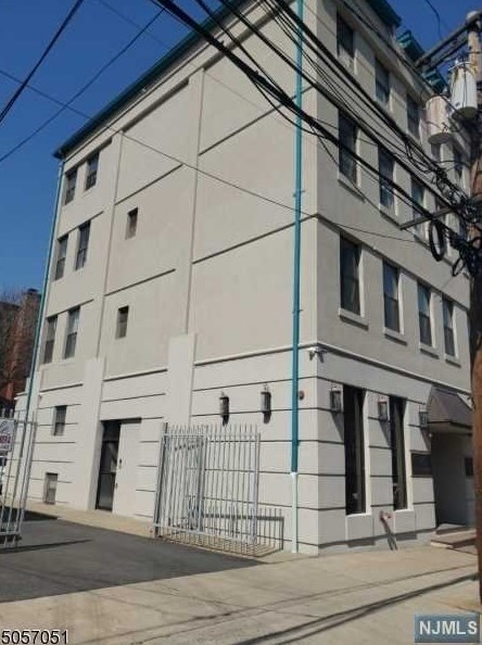 65 Prospect St, Newark, NJ 07105-1842