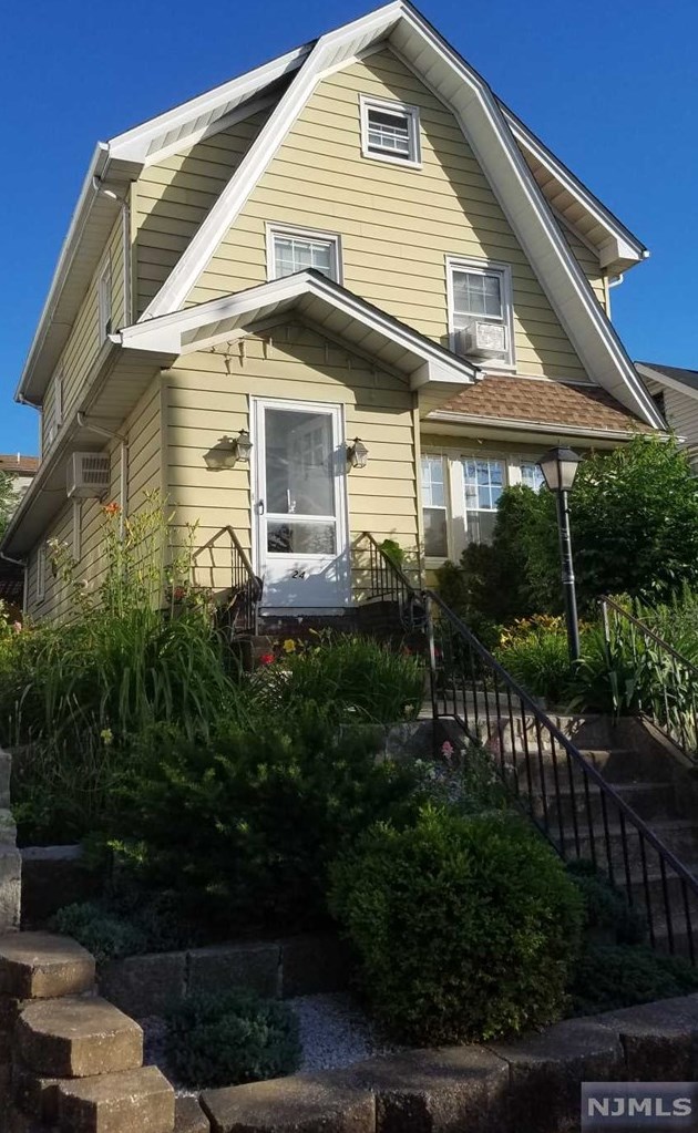 24 Manner Ave, Outwater, NJ 07026