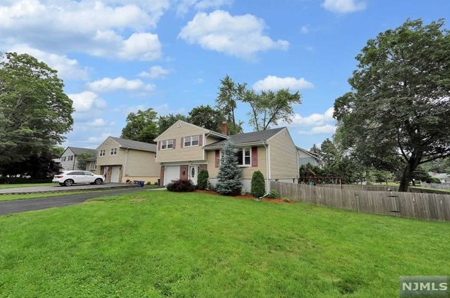 213 Knickerbocker Ave, Hillsdale, NJ 07642-1851