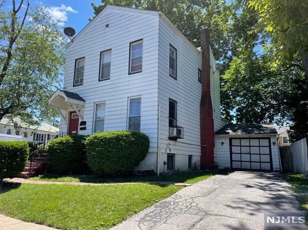 107 Berry St, Hackensack, NJ 07601-4305