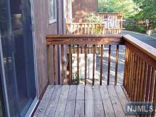 4 Westley Ln, N Milford, NJ 07646