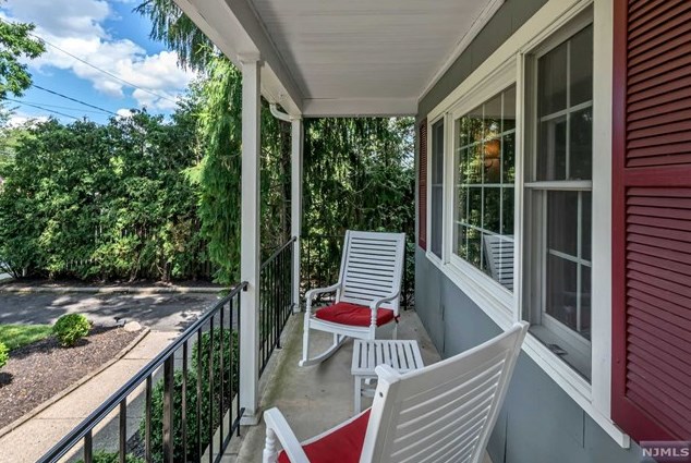 110 Pine St, Ridgewood, NJ 07450