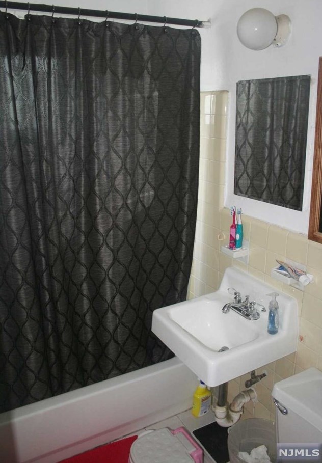 1470 West Terrace Circle #3, Teaneck, NJ 07666