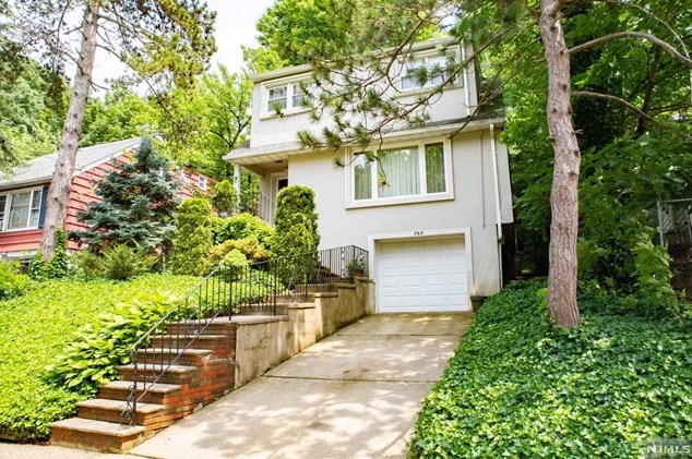 760 Ravenhill Pl, Ridgefield, NJ 07657