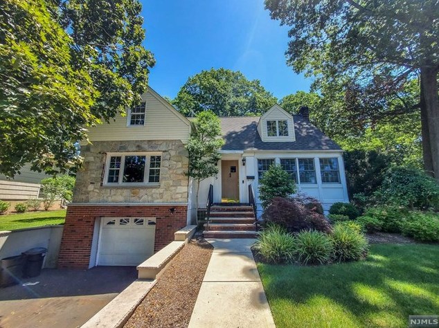 619 Calvin St, Westwood, NJ 07676-4403