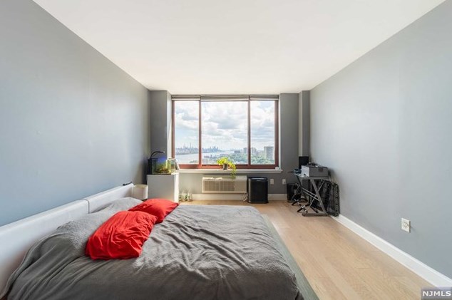 100 Old Palisade Rd, West Fort Lee NJ  07024-7064 exterior