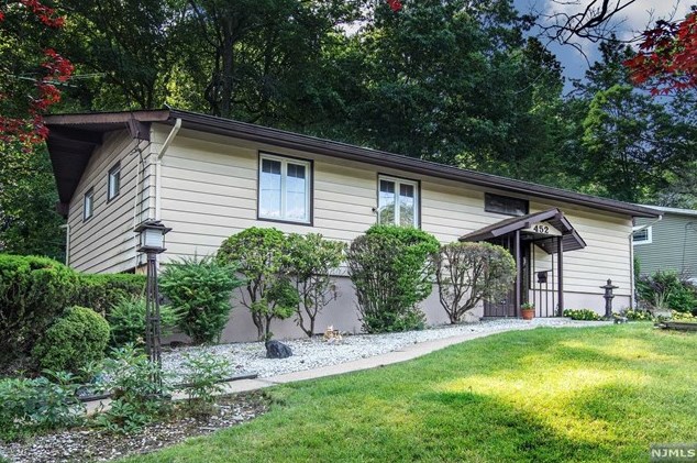 452 Wildwood Rd, Rockleigh, NJ 07647