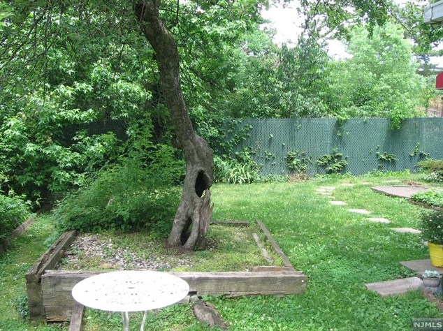 545 5th St #2nd Floor, Palisades Park, NJ 07650