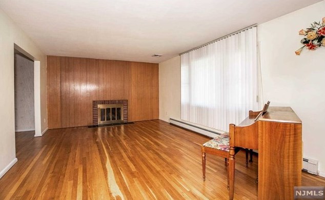 35 Winthrop Rd, Hillsdale NJ  07642-1114 exterior