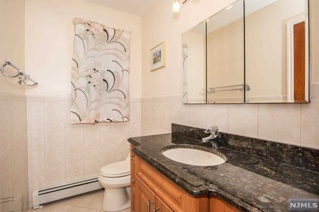 35 Winthrop Rd, Hillsdale NJ  07642-1114 exterior