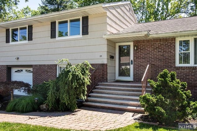 35 Winthrop Rd, Hillsdale, NJ 07642-1114
