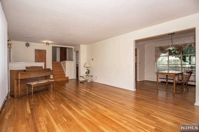 35 Winthrop Rd, Hillsdale NJ  07642-1114 exterior