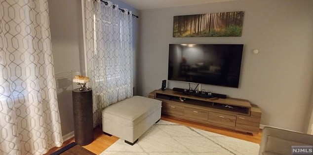 302 Wallington Ave, Wallington, NJ 07057-1341