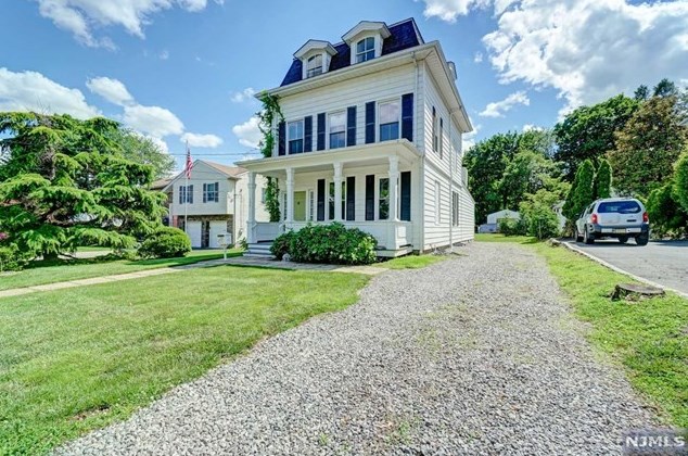 126 Closter Dock Rd, Closter, NJ 07624