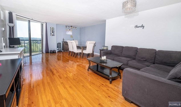 802 Harmon Cove Tower, Secaucus, NJ 07094